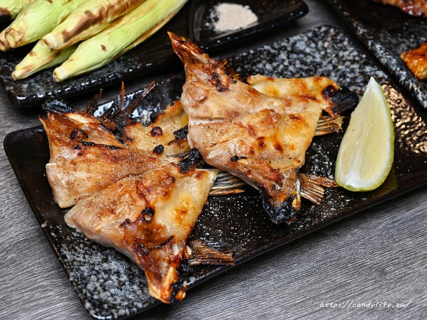 饑焰中燒串烤店｜串燒、熱炒專賣店，營業至凌晨1點半，不只現烤串燒，炒飯更是一絕！