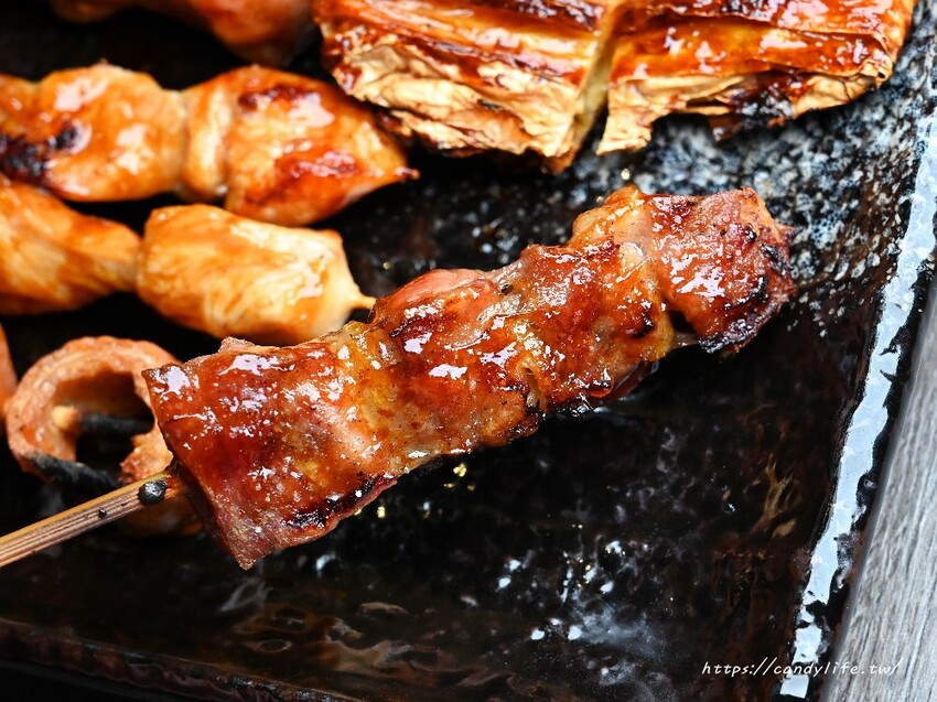 饑焰中燒串烤店｜串燒、熱炒專賣店，營業至凌晨1點半，不只現烤串燒，炒飯更是一絕！