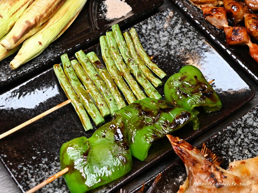 饑焰中燒串烤店｜串燒、熱炒專賣店，營業至凌晨1點半，不只現烤串燒，炒飯更是一絕！
