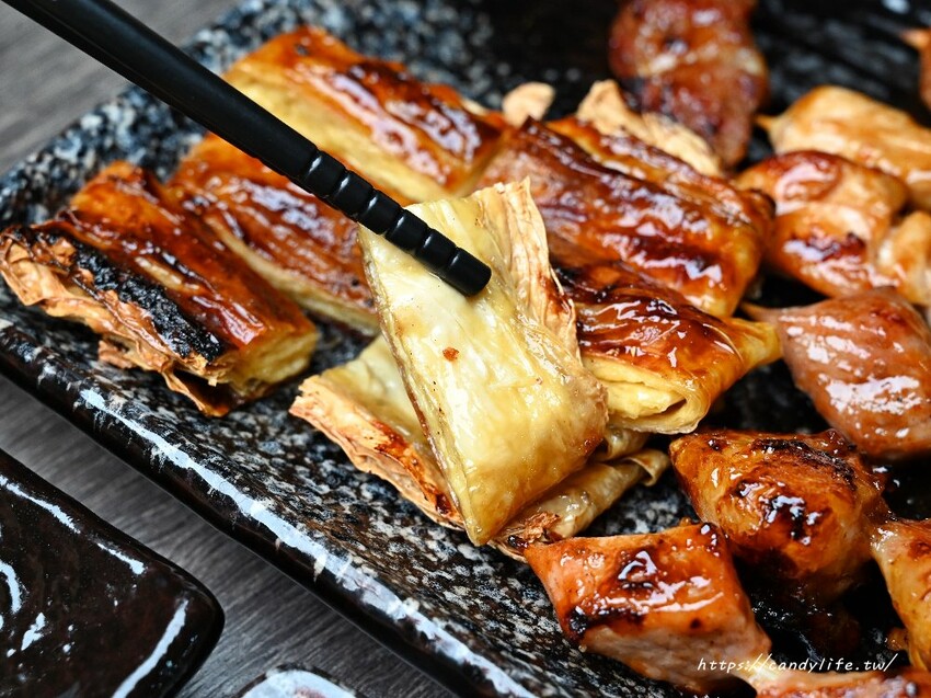 饑焰中燒串烤店｜串燒、熱炒專賣店，營業至凌晨1點半，不只現烤串燒，炒飯更是一絕！