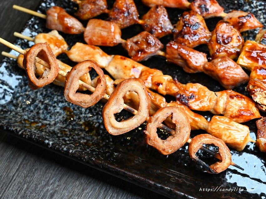 饑焰中燒串烤店｜串燒、熱炒專賣店，營業至凌晨1點半，不只現烤串燒，炒飯更是一絕！