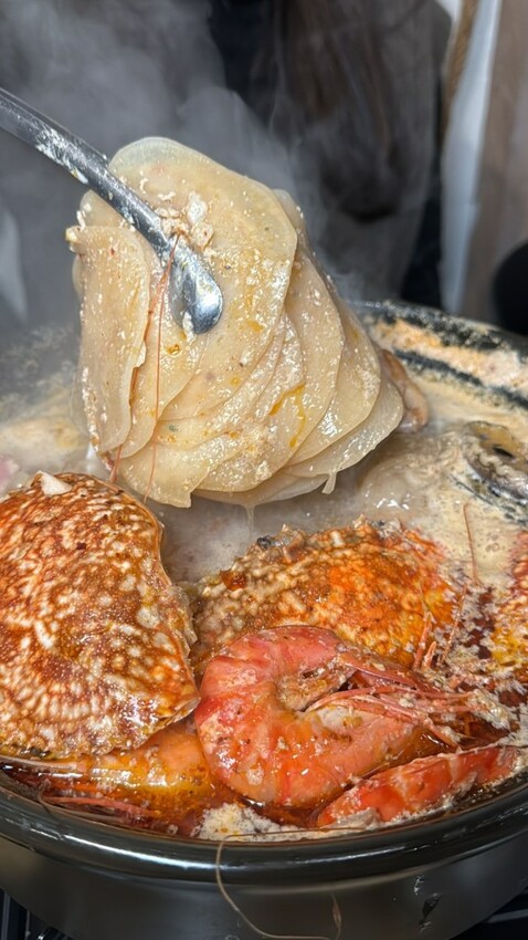 三重美食｜超浮誇痛風海鮮鍋【謀魚蝦也蠔】三重聚餐推薦！ - 雁雁｜美食 旅遊 生活娛樂