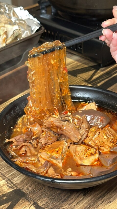 三重美食｜超浮誇痛風海鮮鍋【謀魚蝦也蠔】三重聚餐推薦！ - 雁雁｜美食 旅遊 生活娛樂