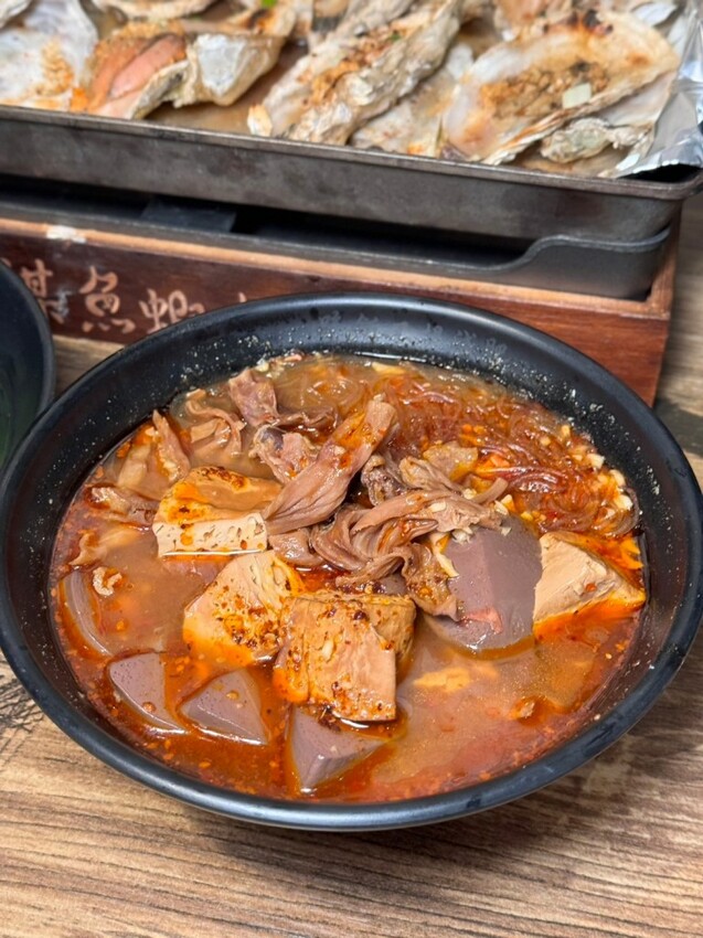 三重美食｜超浮誇痛風海鮮鍋【謀魚蝦也蠔】三重聚餐推薦！ - 雁雁｜美食 旅遊 生活娛樂