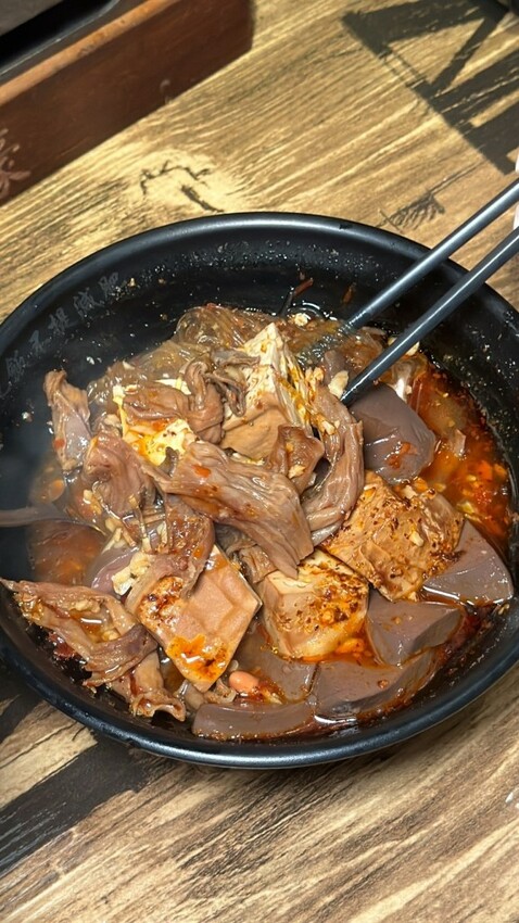 三重美食｜超浮誇痛風海鮮鍋【謀魚蝦也蠔】三重聚餐推薦！ - 雁雁｜美食 旅遊 生活娛樂