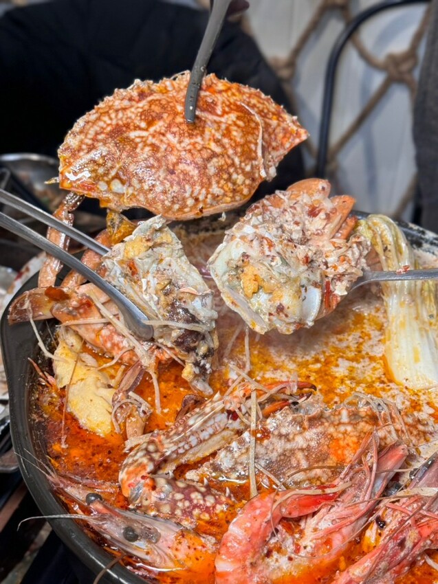 三重美食｜超浮誇痛風海鮮鍋【謀魚蝦也蠔】三重聚餐推薦！ - 雁雁｜美食 旅遊 生活娛樂