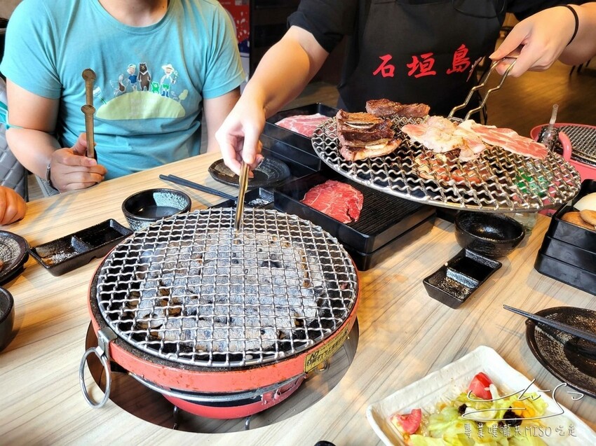 【中壢美食】石垣島燒肉 ➤ 499雞豬牛海鮮吃到飽！服務好，肉肉控必吃！空間環境舒適，抽風完善！中壢燒肉推