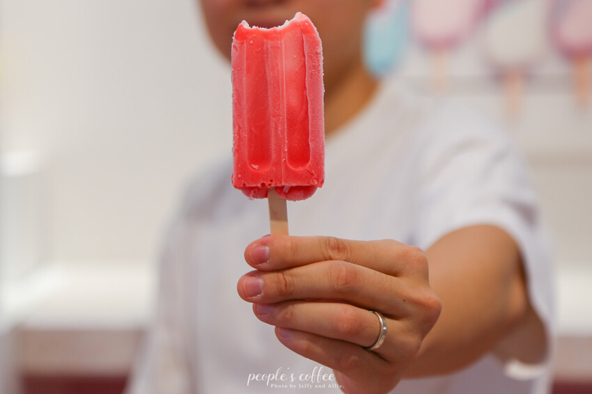 【大坪林咖啡廳】People’s Coffee 無人咖啡廳，超夯冰棒機、咖啡機，網美打卡新商機！