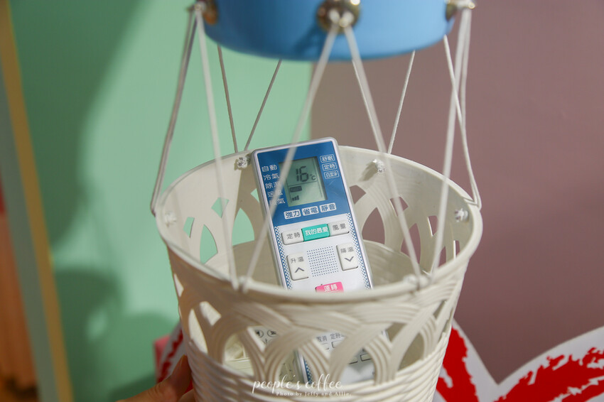 【大坪林咖啡廳】People’s Coffee 無人咖啡廳，超夯冰棒機、咖啡機，網美打卡新商機！