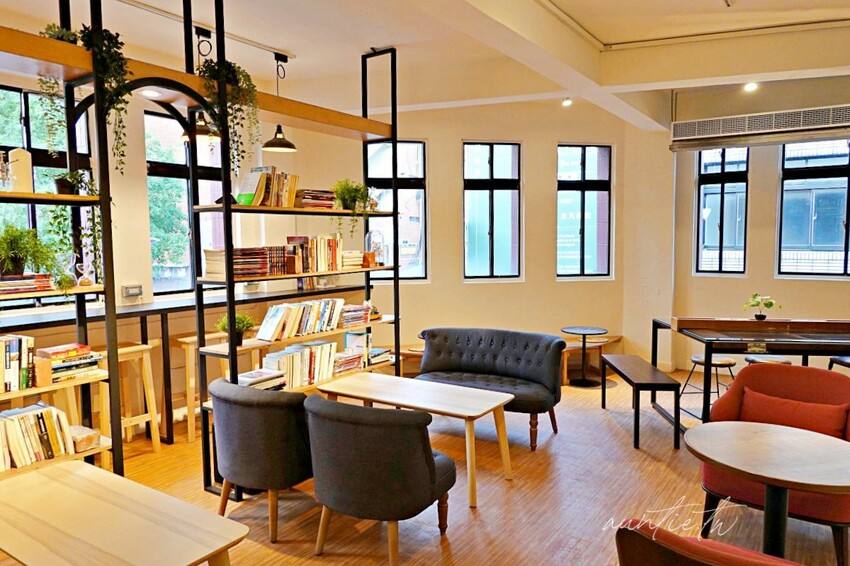 【台北】迪化街|琢磨 永樂店,濃醇冰磚拿鐵配綠豆糕,有插座的悠閒咖啡廳