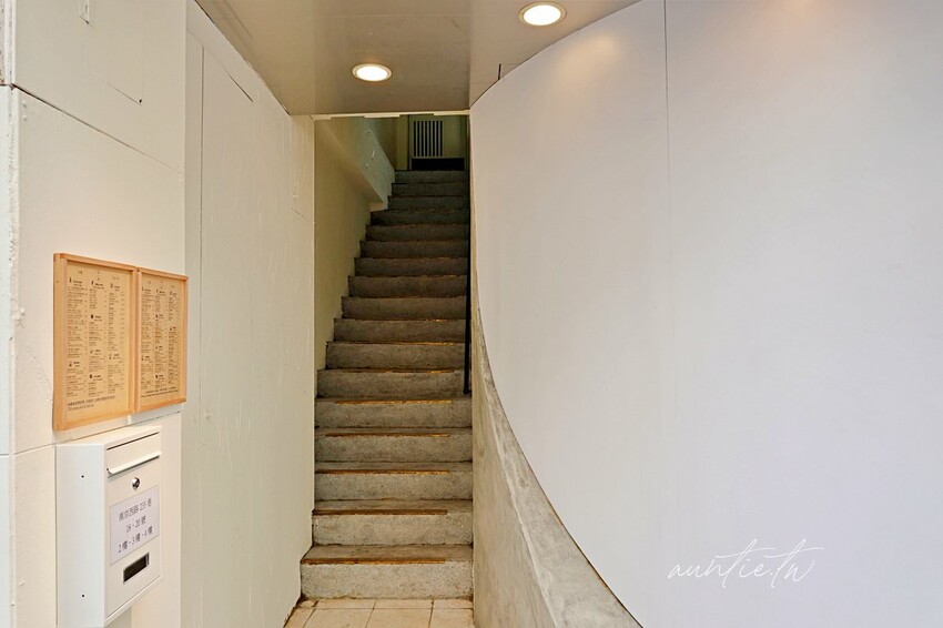 【台北】迪化街|琢磨 永樂店,濃醇冰磚拿鐵配綠豆糕,有插座的悠閒咖啡廳