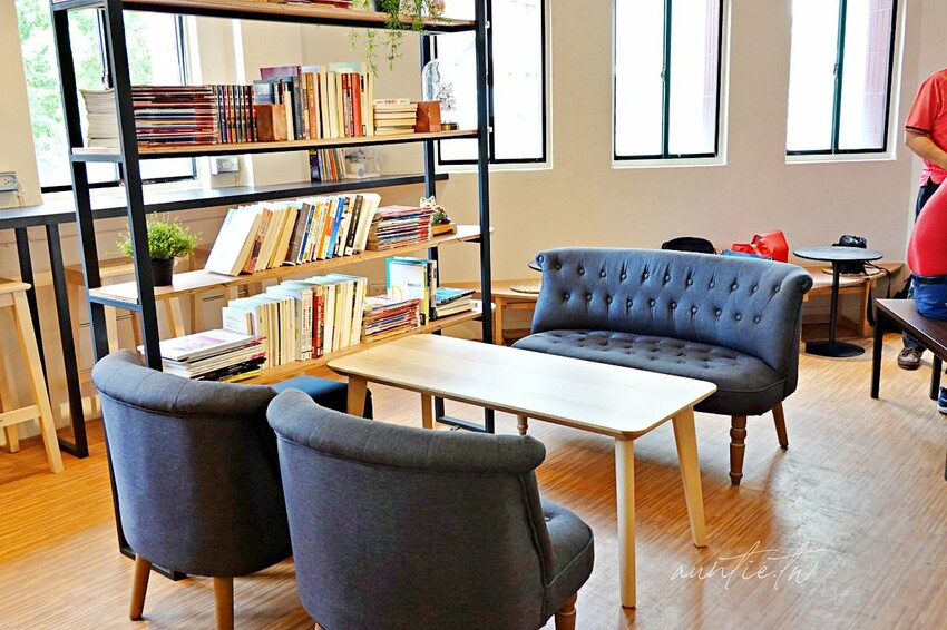 【台北】迪化街|琢磨 永樂店,濃醇冰磚拿鐵配綠豆糕,有插座的悠閒咖啡廳