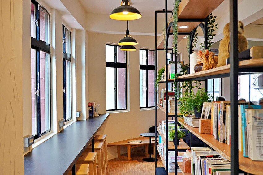 【台北】迪化街|琢磨 永樂店,濃醇冰磚拿鐵配綠豆糕,有插座的悠閒咖啡廳