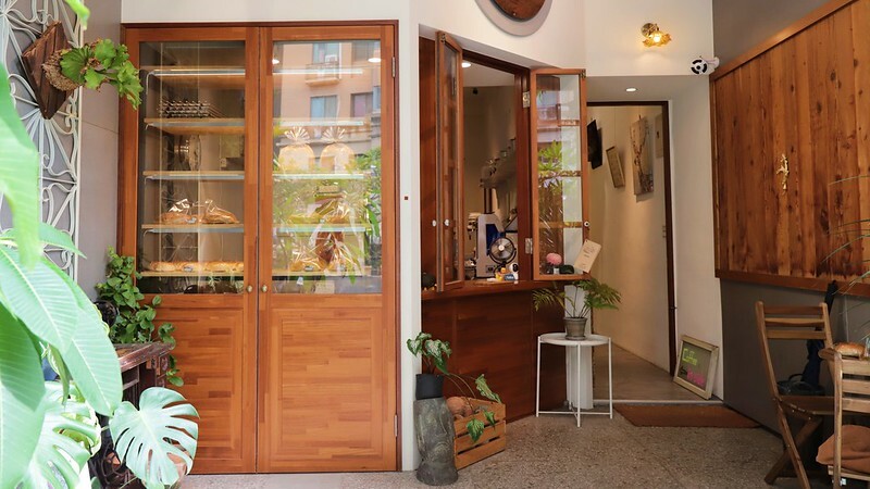 台中西區｜麵包   金曜生吐司&肉桂捲｜vegan純素烘培｜金曜パン   純素生吐司現身