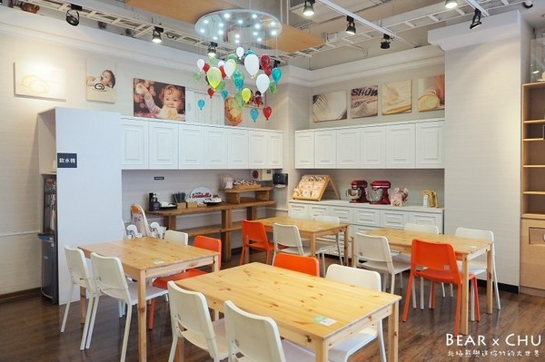 亞尼克菓子工房(內湖店):【蛋糕推薦】亞尼克內湖旗艦店・原味生乳捲、新品瑰蜜生乳捲、起司磚、歡樂鮮莓派