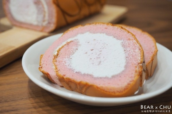 亞尼克菓子工房(內湖店):【蛋糕推薦】亞尼克內湖旗艦店・原味生乳捲、新品瑰蜜生乳捲、起司磚、歡樂鮮莓派