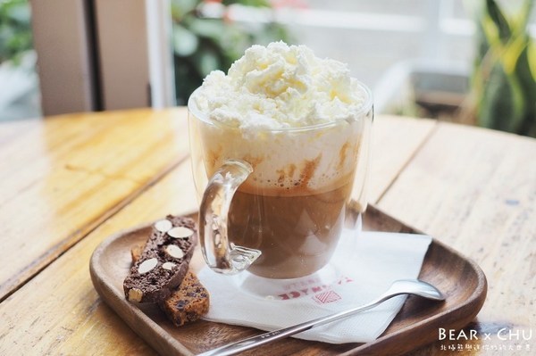 亞尼克菓子工房(內湖店):【蛋糕推薦】亞尼克內湖旗艦店・原味生乳捲、新品瑰蜜生乳捲、起司磚、歡樂鮮莓派