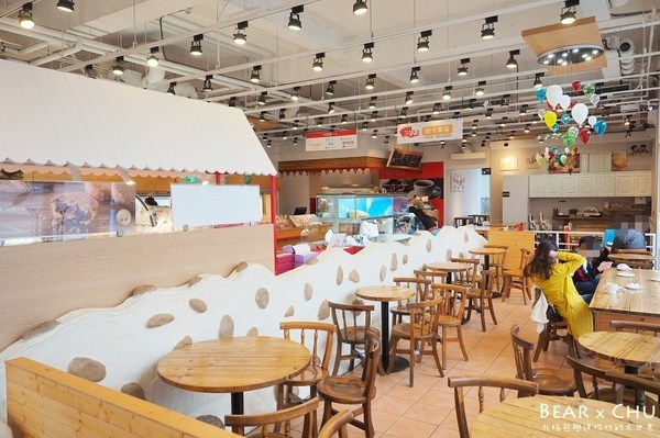 亞尼克菓子工房(內湖店):【蛋糕推薦】亞尼克內湖旗艦店・原味生乳捲、新品瑰蜜生乳捲、起司磚、歡樂鮮莓派