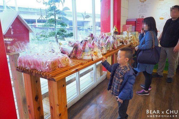 亞尼克菓子工房(內湖店):【蛋糕推薦】亞尼克內湖旗艦店・原味生乳捲、新品瑰蜜生乳捲、起司磚、歡樂鮮莓派