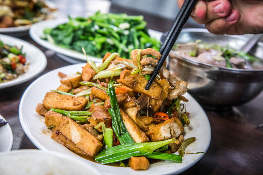 台北快炒推薦香而廉小館：平價美味、菜色無雷，中山區必吃快炒店