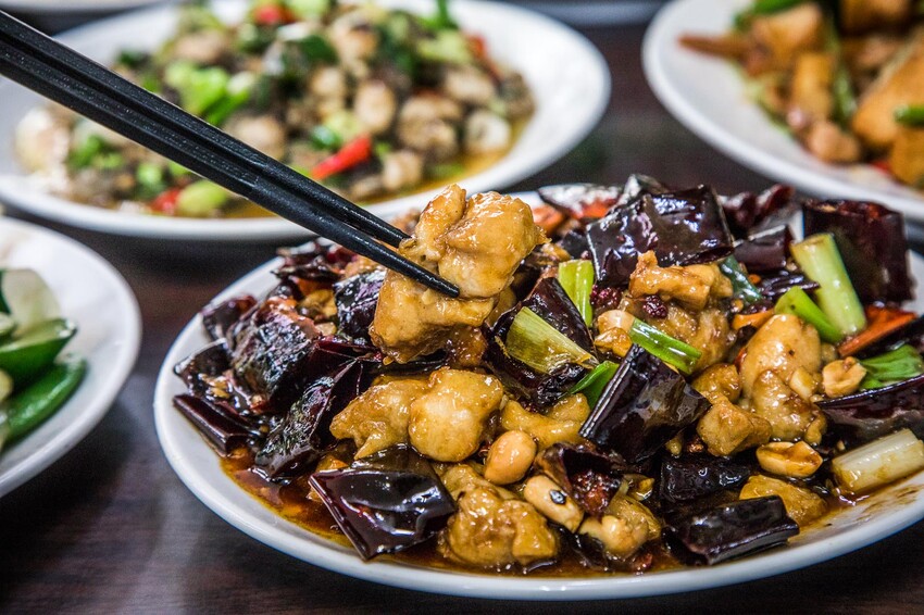 台北快炒推薦香而廉小館：平價美味、菜色無雷，中山區必吃快炒店