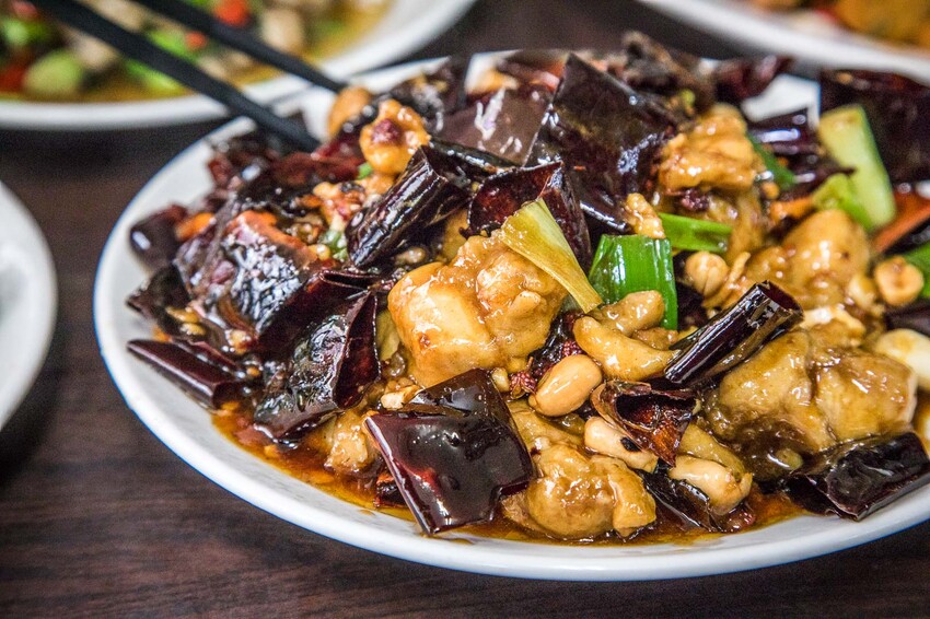 台北快炒推薦香而廉小館：平價美味、菜色無雷，中山區必吃快炒店