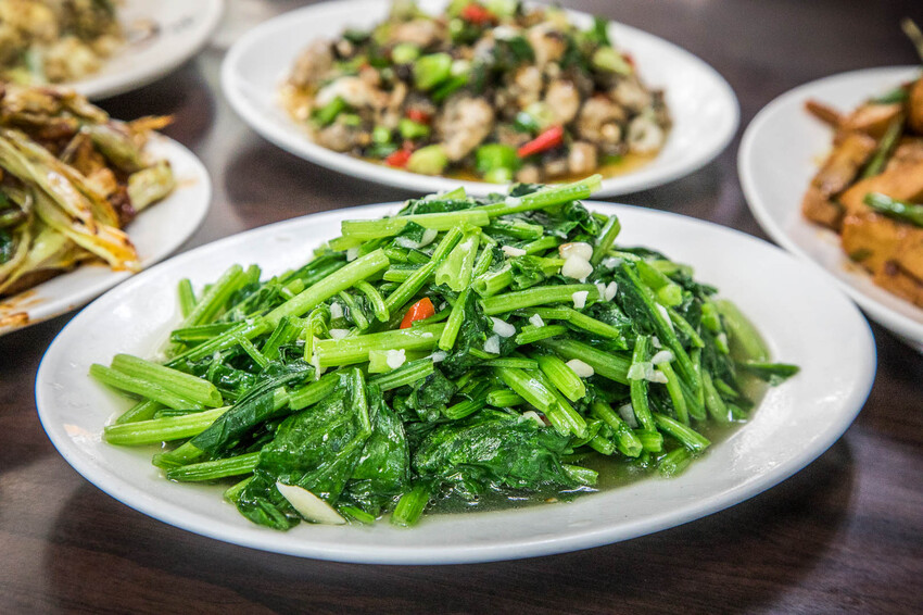 台北快炒推薦香而廉小館：平價美味、菜色無雷，中山區必吃快炒店