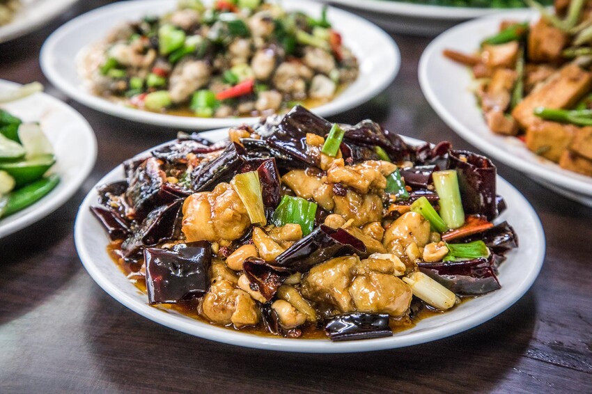 台北快炒推薦香而廉小館：平價美味、菜色無雷，中山區必吃快炒店