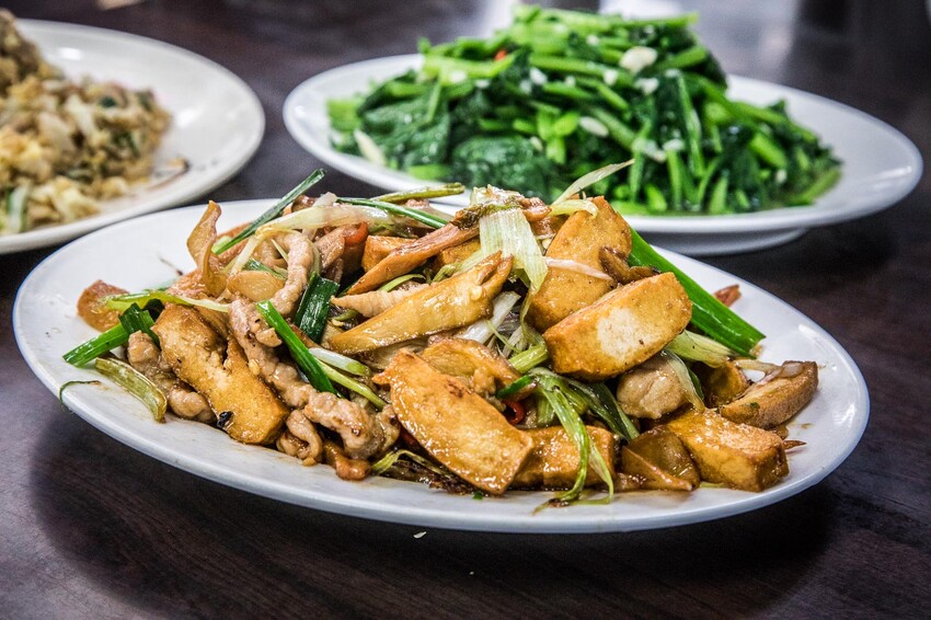 台北快炒推薦香而廉小館：平價美味、菜色無雷，中山區必吃快炒店