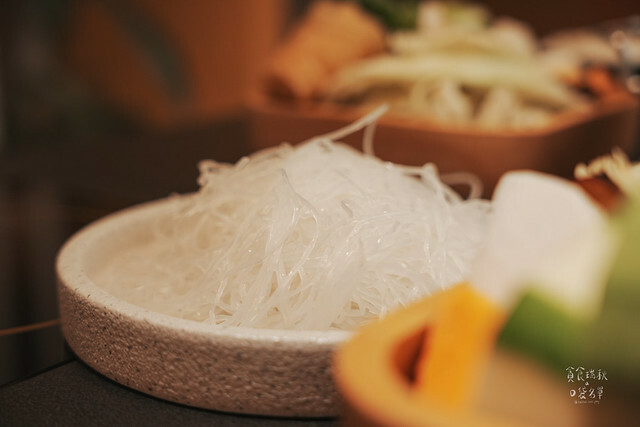 台中北區｜混HUN新品牌，一中街平價特色個人鍋物，創新與美味兼具，文青裝潢宛如咖啡廳｜禾HER小火鍋