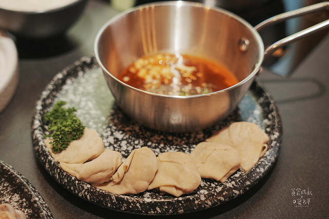 台中北區｜混HUN新品牌，一中街平價特色個人鍋物，創新與美味兼具，文青裝潢宛如咖啡廳｜禾HER小火鍋