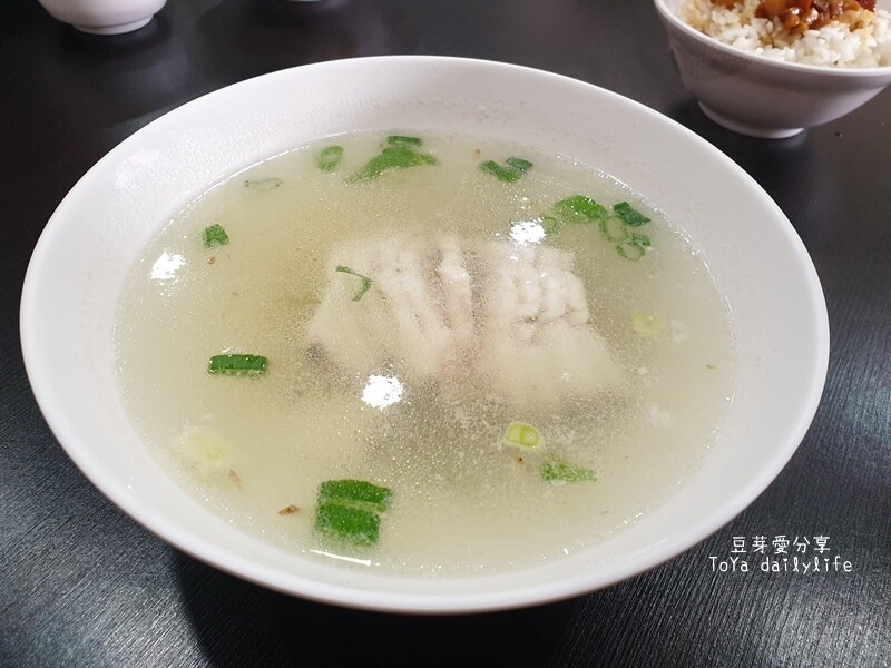 清海鮮魚湯|花園水道博物館旁的人氣美食 🌱豆芽愛吃在台南
