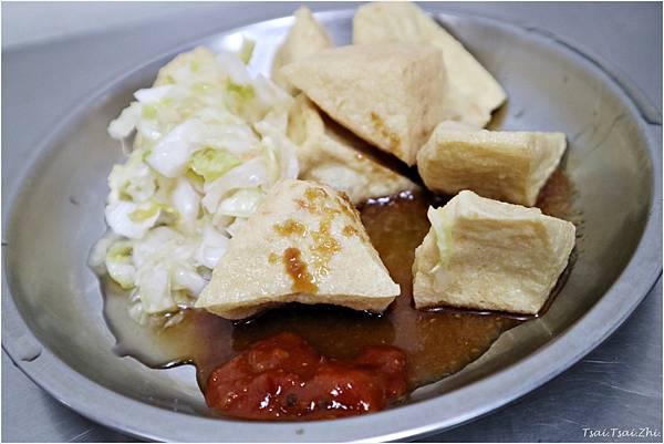 [台北大同]阿華大腸麵線臭豆腐|迪化街之走過路過真的有在臭的