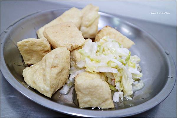 [台北大同]阿華大腸麵線臭豆腐|迪化街之走過路過真的有在臭的
