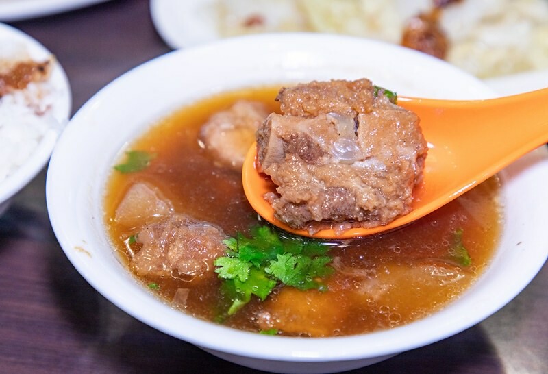 【板橋區美食里-埔墘的味道之十五】佳典魯肉飯三民店.滷肉飯.排骨酥湯.滷白菜