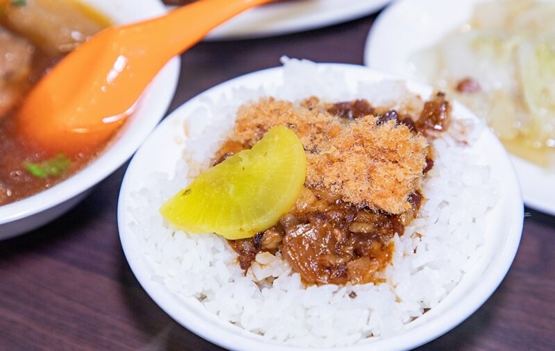 【板橋區美食里-埔墘的味道之十五】佳典魯肉飯三民店.滷肉飯.排骨酥湯.滷白菜