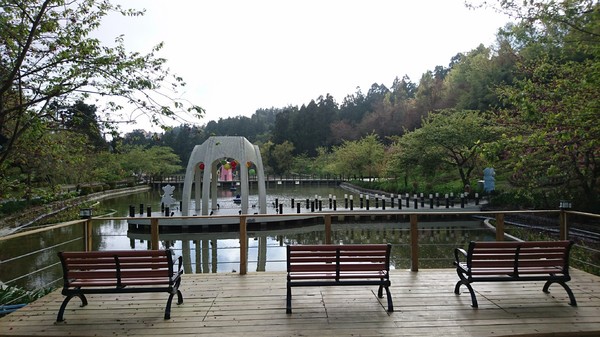 清境小瑞士花園:南投清境~清境小瑞士花園~媲美北歐童話造景~浪漫水上白色教堂~打卡拍照的好地方~ 清境小瑞士花園:南投清境~清境小瑞士花園~媲美北歐童話造景~浪漫水上白色教堂~打卡拍照的好地方~