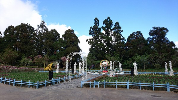 清境小瑞士花園:南投清境~清境小瑞士花園~媲美北歐童話造景~浪漫水上白色教堂~打卡拍照的好地方~ 清境小瑞士花園:南投清境~清境小瑞士花園~媲美北歐童話造景~浪漫水上白色教堂~打卡拍照的好地方~