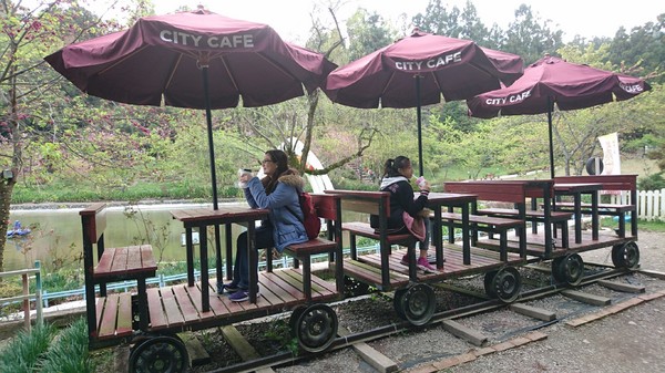 清境小瑞士花園:南投清境~清境小瑞士花園~媲美北歐童話造景~浪漫水上白色教堂~打卡拍照的好地方~ 清境小瑞士花園:南投清境~清境小瑞士花園~媲美北歐童話造景~浪漫水上白色教堂~打卡拍照的好地方~