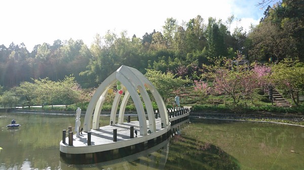 清境小瑞士花園:南投清境~清境小瑞士花園~媲美北歐童話造景~浪漫水上白色教堂~打卡拍照的好地方~ 清境小瑞士花園:南投清境~清境小瑞士花園~媲美北歐童話造景~浪漫水上白色教堂~打卡拍照的好地方~