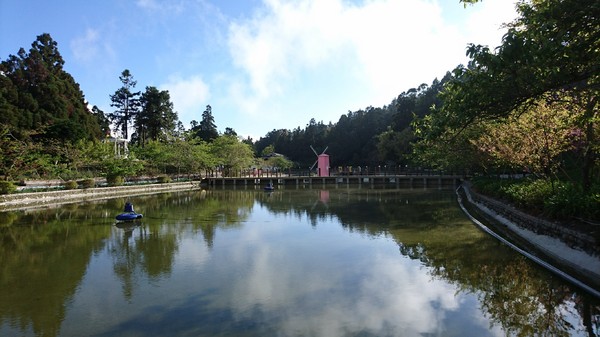 清境小瑞士花園:南投清境~清境小瑞士花園~媲美北歐童話造景~浪漫水上白色教堂~打卡拍照的好地方~ 清境小瑞士花園:南投清境~清境小瑞士花園~媲美北歐童話造景~浪漫水上白色教堂~打卡拍照的好地方~