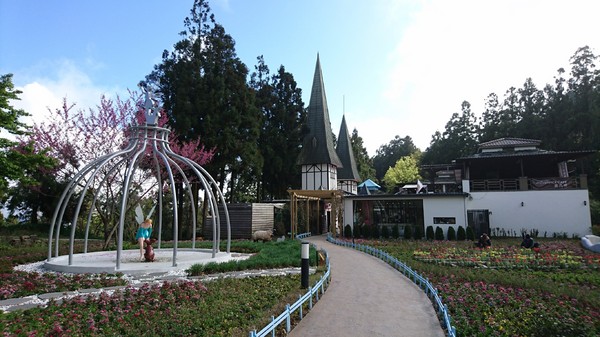 清境小瑞士花園:南投清境~清境小瑞士花園~媲美北歐童話造景~浪漫水上白色教堂~打卡拍照的好地方~ 清境小瑞士花園:南投清境~清境小瑞士花園~媲美北歐童話造景~浪漫水上白色教堂~打卡拍照的好地方~