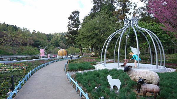 清境小瑞士花園:南投清境~清境小瑞士花園~媲美北歐童話造景~浪漫水上白色教堂~打卡拍照的好地方~ 清境小瑞士花園:南投清境~清境小瑞士花園~媲美北歐童話造景~浪漫水上白色教堂~打卡拍照的好地方~