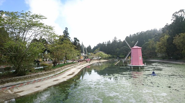 清境小瑞士花園:南投清境~清境小瑞士花園~媲美北歐童話造景~浪漫水上白色教堂~打卡拍照的好地方~ 清境小瑞士花園:南投清境~清境小瑞士花園~媲美北歐童話造景~浪漫水上白色教堂~打卡拍照的好地方~
