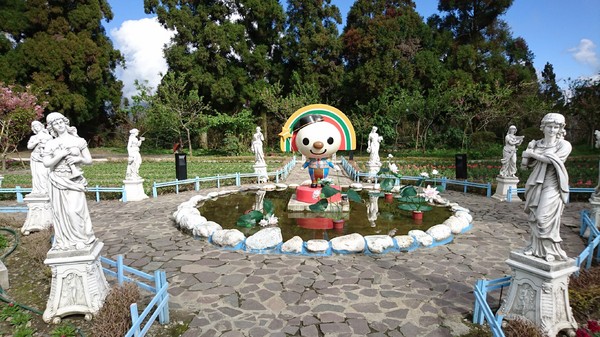 清境小瑞士花園:南投清境~清境小瑞士花園~媲美北歐童話造景~浪漫水上白色教堂~打卡拍照的好地方~ 清境小瑞士花園:南投清境~清境小瑞士花園~媲美北歐童話造景~浪漫水上白色教堂~打卡拍照的好地方~