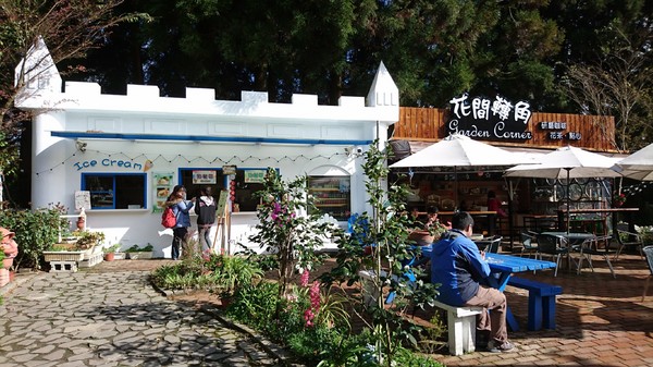 清境小瑞士花園:南投清境~清境小瑞士花園~媲美北歐童話造景~浪漫水上白色教堂~打卡拍照的好地方~ 清境小瑞士花園:南投清境~清境小瑞士花園~媲美北歐童話造景~浪漫水上白色教堂~打卡拍照的好地方~