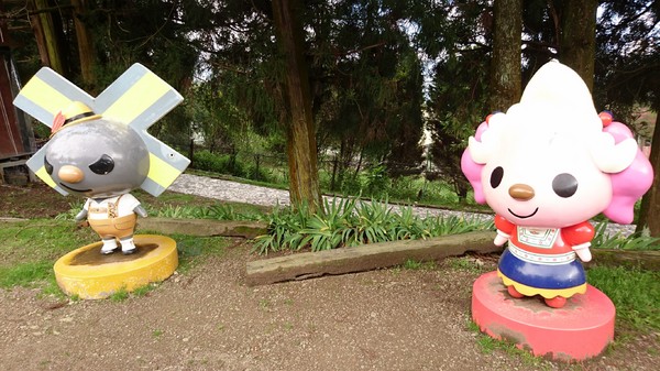 清境小瑞士花園:南投清境~清境小瑞士花園~媲美北歐童話造景~浪漫水上白色教堂~打卡拍照的好地方~ 清境小瑞士花園:南投清境~清境小瑞士花園~媲美北歐童話造景~浪漫水上白色教堂~打卡拍照的好地方~