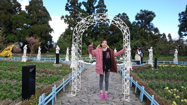 清境小瑞士花園:南投清境~清境小瑞士花園~媲美北歐童話造景~浪漫水上白色教堂~打卡拍照的好地方~ 清境小瑞士花園:南投清境~清境小瑞士花園~媲美北歐童話造景~浪漫水上白色教堂~打卡拍照的好地方~