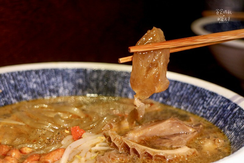 台中北區｜人氣酸辣粉隱身巷內老宅，酸辣湯頭、口感Q彈涮嘴｜老