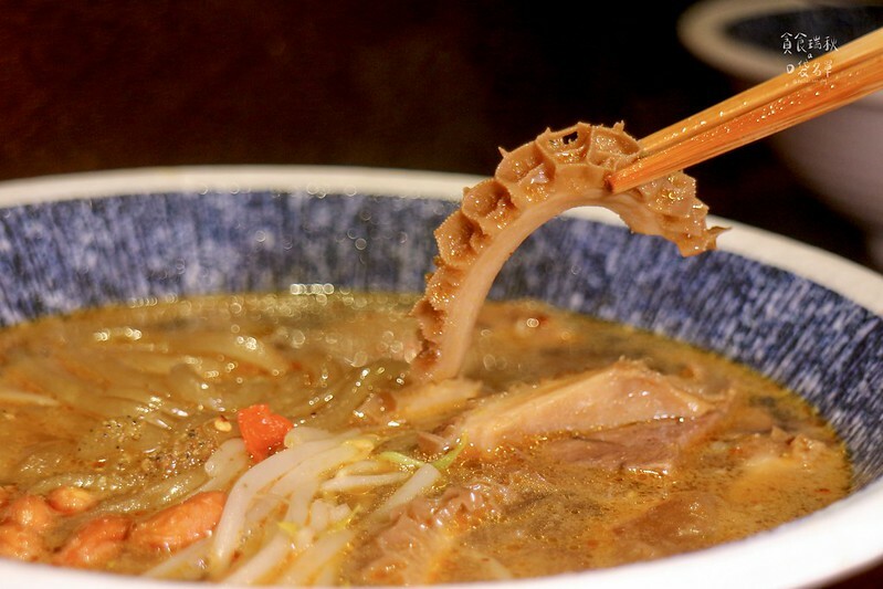 台中北區｜人氣酸辣粉隱身巷內老宅，酸辣湯頭、口感Q彈涮嘴｜老